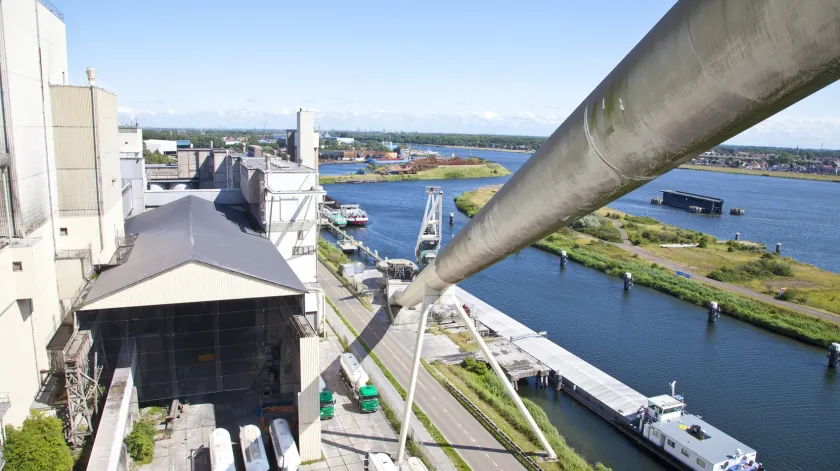 Kijkje bij cementfabriek transporteur Nederland