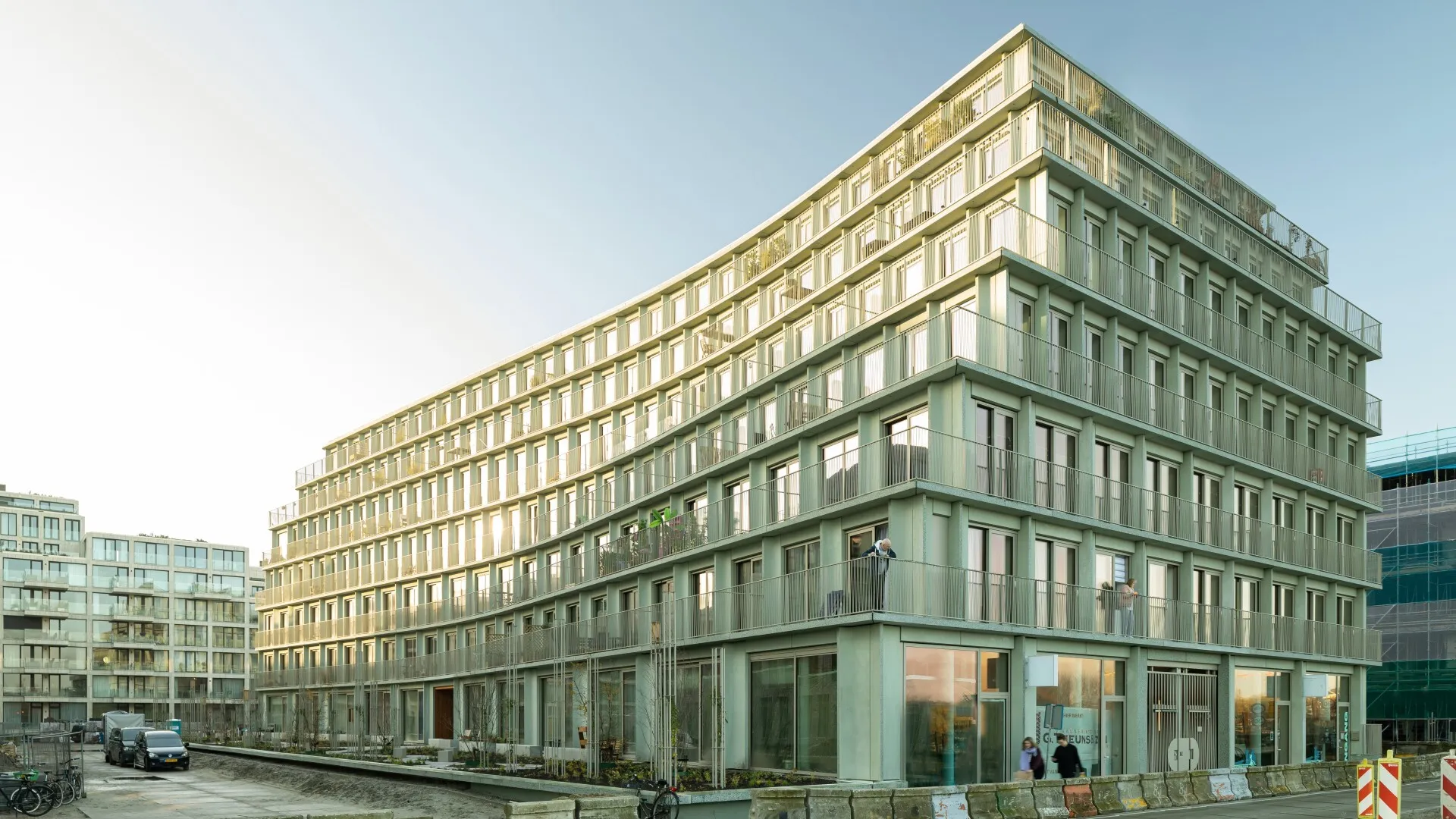 Appartementencomplex De Jakoba, ontworpen door Studio Nine Dots, biedt sociale huurwoningen in de Amsterdamse wijk Overhoeks.