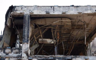 restanten van een betonnen constructie na een brand