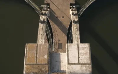 luchtfoto van de stuw in de Lek bij Hagestein