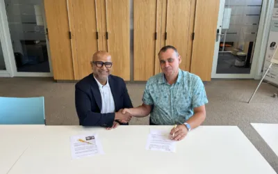 Marc Ottelé (rechts, Stutech) en Maikel Jagroep (Betonvereniging) bekrachtigen de samenwerking.